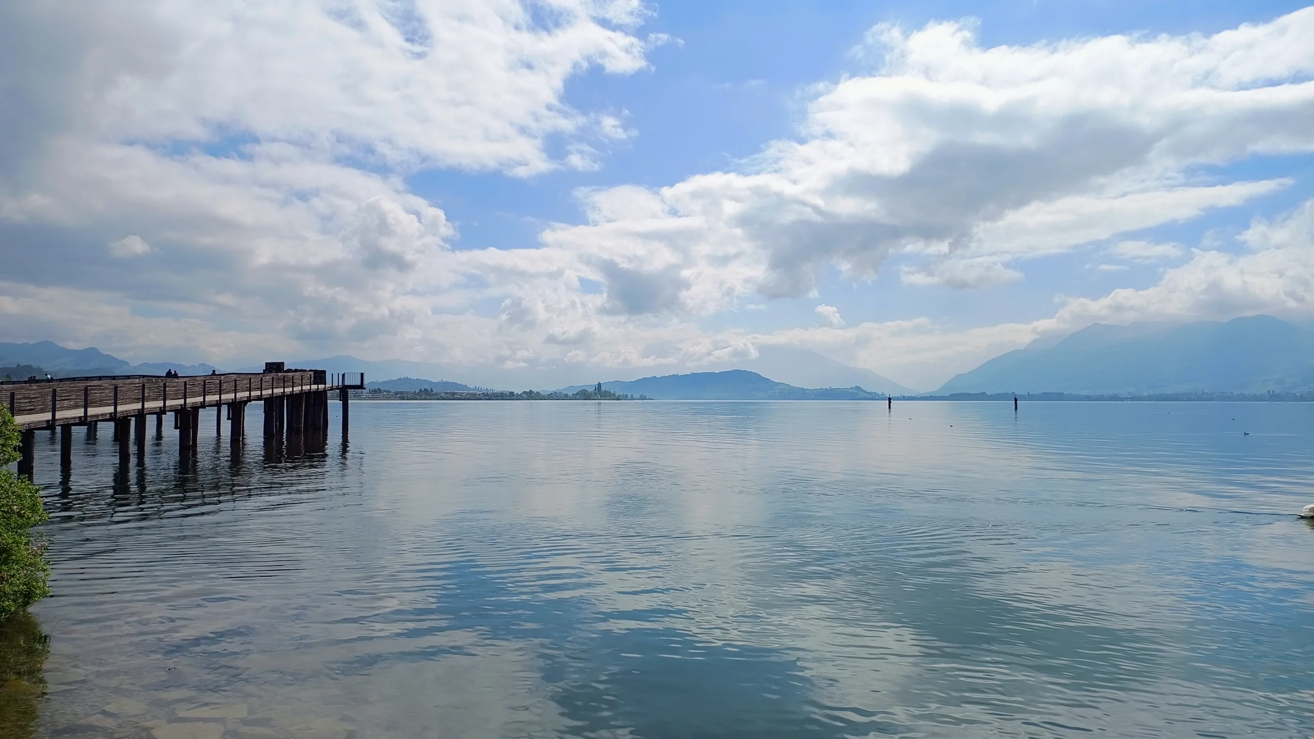 Holzsteg über den Zürichsee